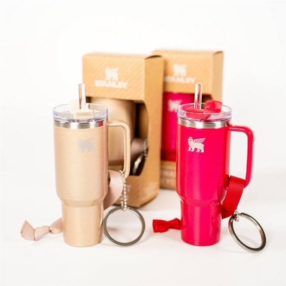 STANLEY x  E.L.F MINI QUENCHER ORNAMENT KEYCHAIN RED DELICIOUS NIB Limited edit - Picture 3 of 9